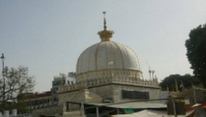 Ajmer Dargah shrine head, who denounced beef and criticised instant talaq, faces &#039;fatwa&#039;, boycott call for being &#039;ignorant Mulsim&#039;