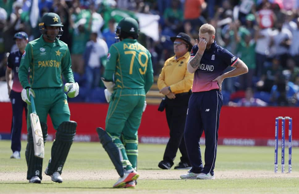 Englands Ben Stokes reacts after bowling as Pakistan add runs