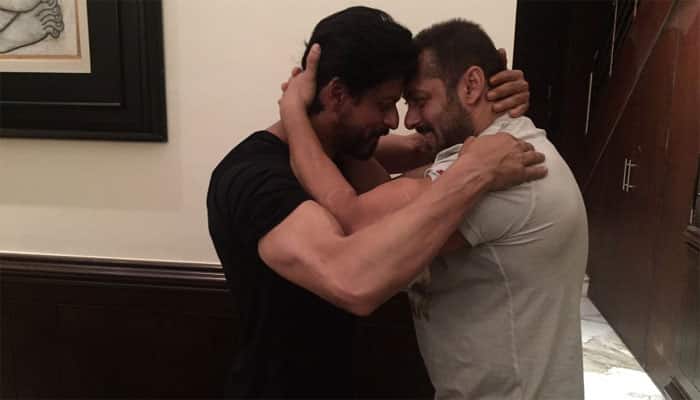 Salman Khan Sister Xxx - Shah Rukh Khan said THIS when kids asked him if Salman Khan is his brother  | People News | Zee News