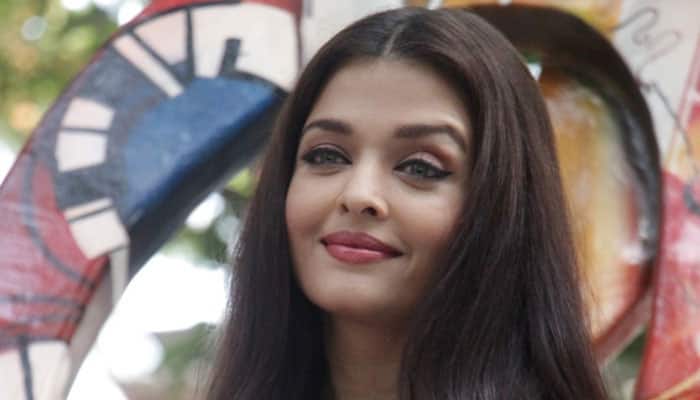 Aishwarya Rai Bachchan spotted with daughter Aaradhya at the airport – See PIC