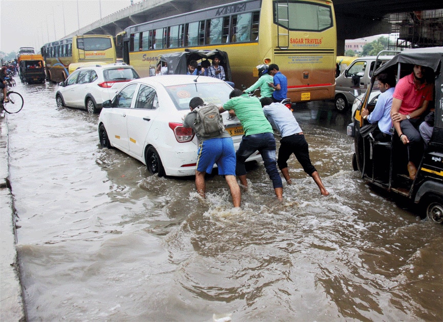 Heavy downpour in Gurugram