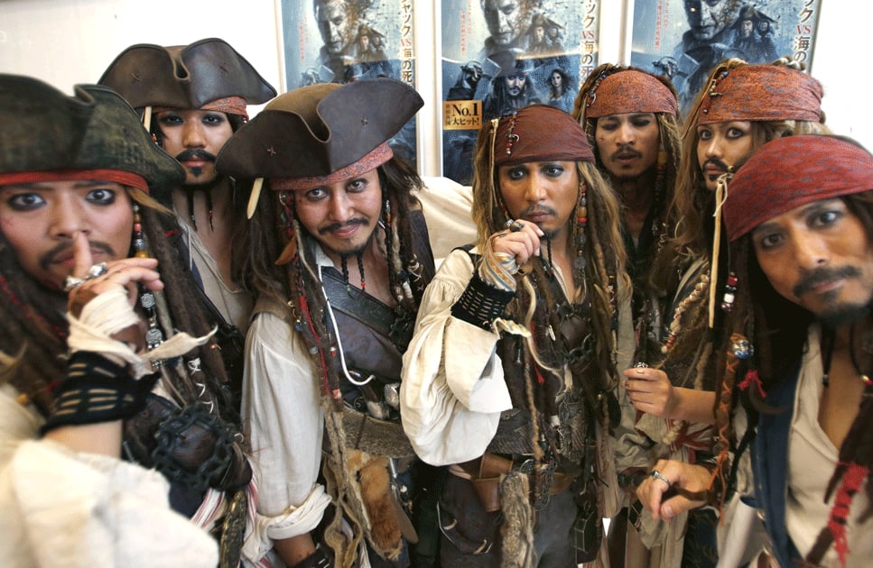 Johnny Depp fans all dressed in Captain Jack Sparrow