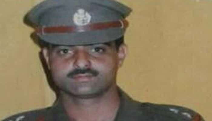 Srinagar cop stripped naked, stoned to death by angry mob outside Jamia Masjid; 2 arrested