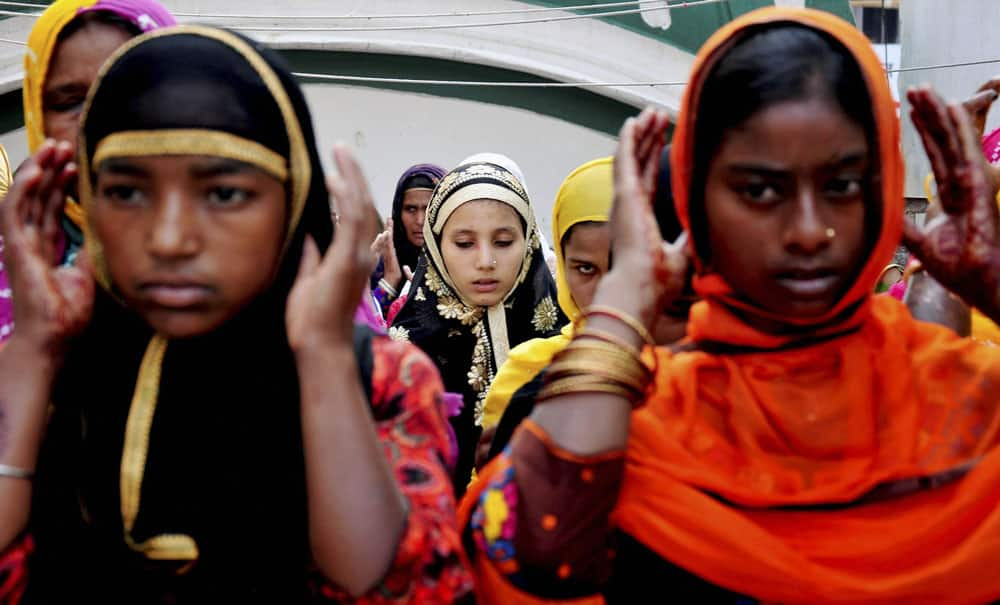 Muslims offering namaz