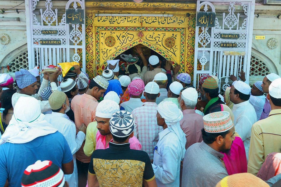 Muslims enters the Ajmer Dargah