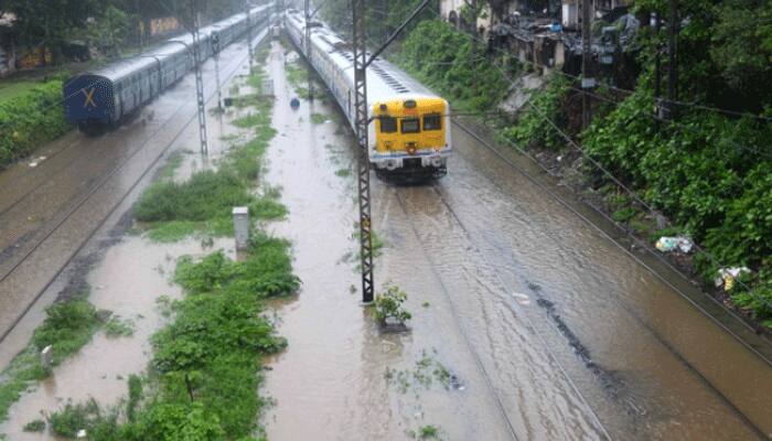  Heavy rain lash Mumbai, other parts of Maharashtra; flooding in several cities