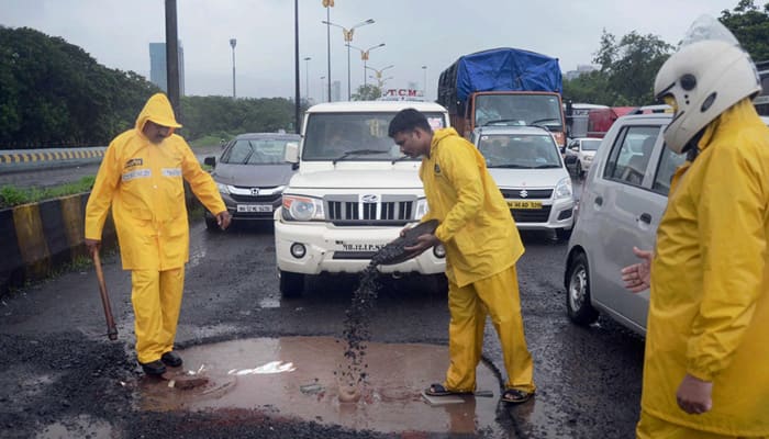 Rains continue to lash Mumbai, Harbour Line services affected