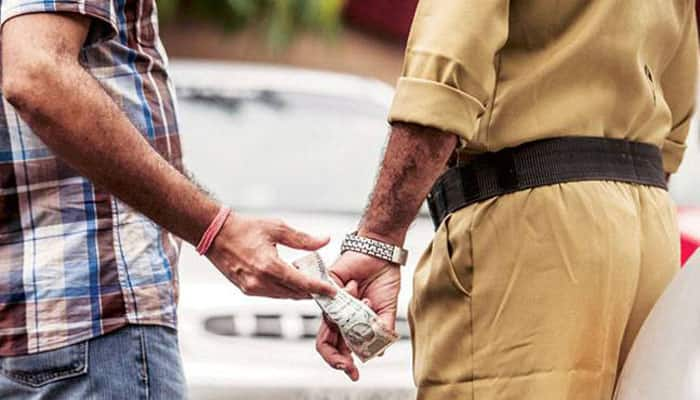 Meerut: Five-year-old girl offers her piggy bank to cops as bribe, tells them to find her mother&#039;s killers