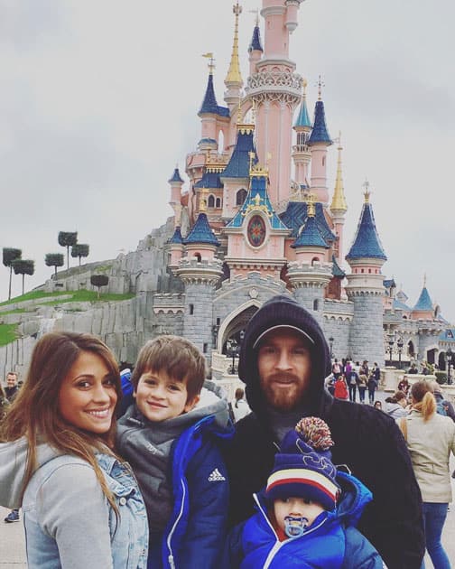 Disneyland Te amamos @leomessi gracias por esta hermosa