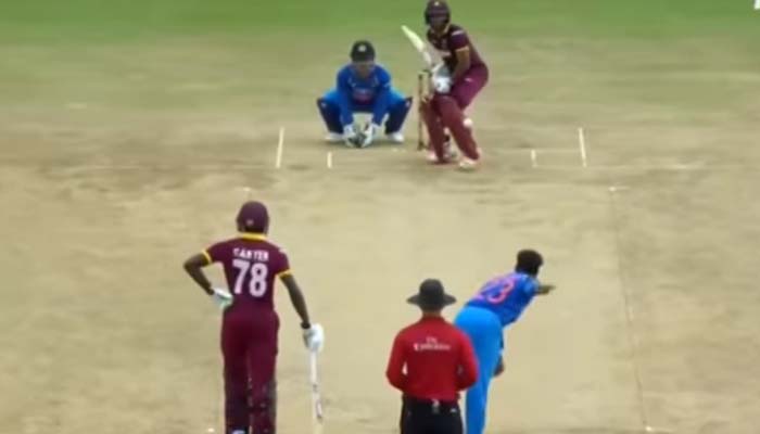 WATCH: Virat Kohli takes MS Dhoni&#039;s advise before taking DRS call in WI vs IND 2nd ODI