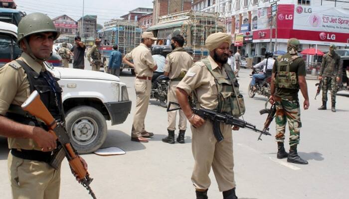 J&amp;K cop injured in firing by militants