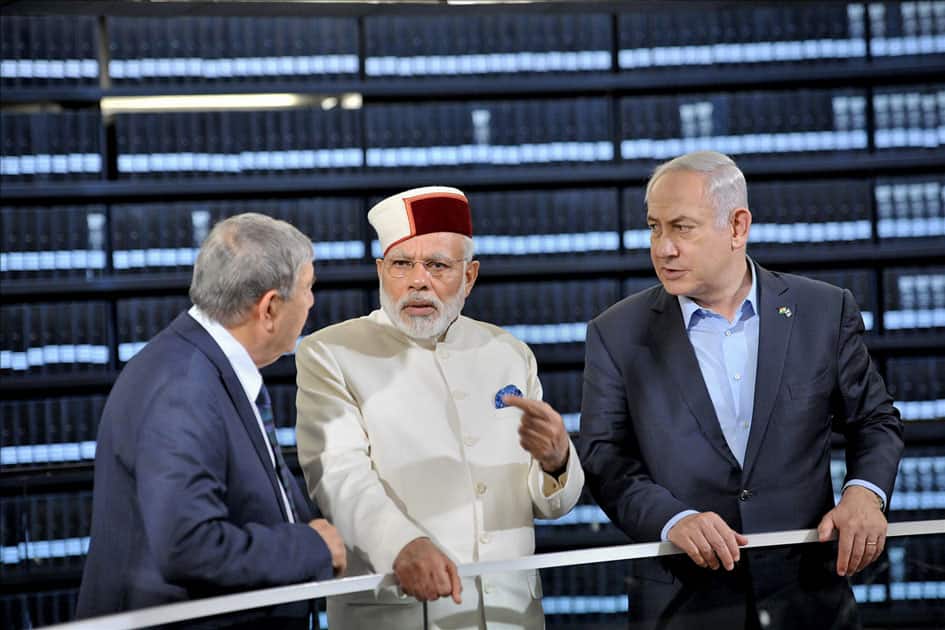 Prime Minister Narendra Modi with Israeli Prime Minister Benjamin Netanyahu and Yad Vashem Chairman Avner Shalev