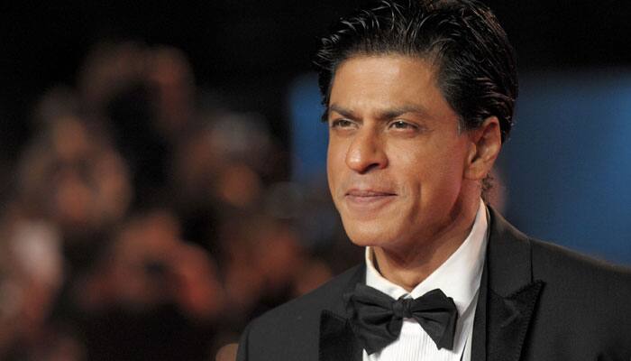 Shah Rukh Khan's EPIC reaction when he saw a man crying at 'Jab Harry