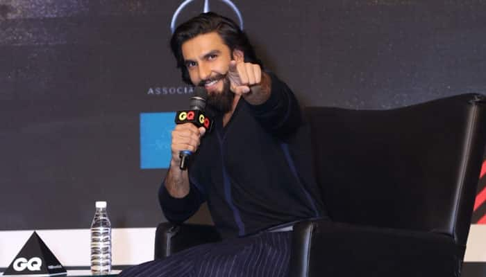 Ray Stings na X: „Somebody please tell Ranveer Singh the difference between dressing  fancy and fancy dress.  / X