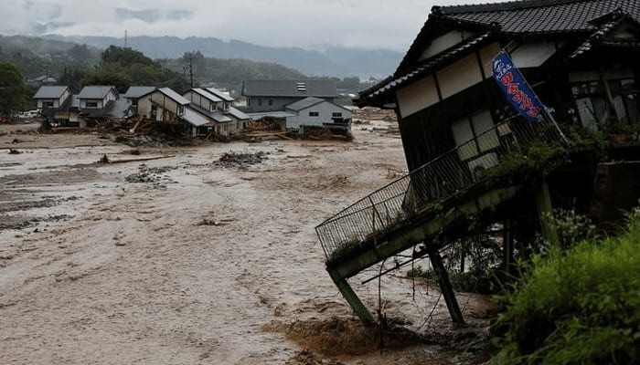 Japanese PM Shinzo Abe promises to help victims of floods; death toll up to 25