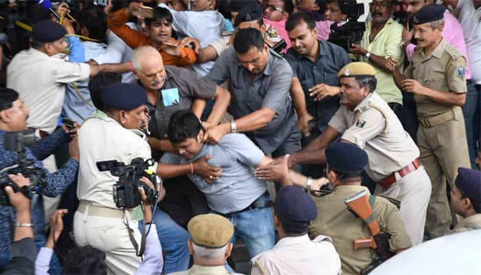 Tejashwi Yadav loses cool when quizzed about CBI raids, mediapersons manhandled by Bihar Dy CM&#039;s security guards