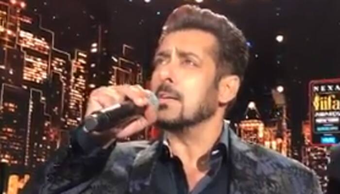 Salman Khan singing &#039;Main Hoon Hero Tera&#039; at IIFA New York is the coolest thing you will watch today!