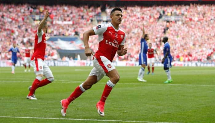 Alexis Sanchez must be left alone to decide future, says captain Per Mertesacker