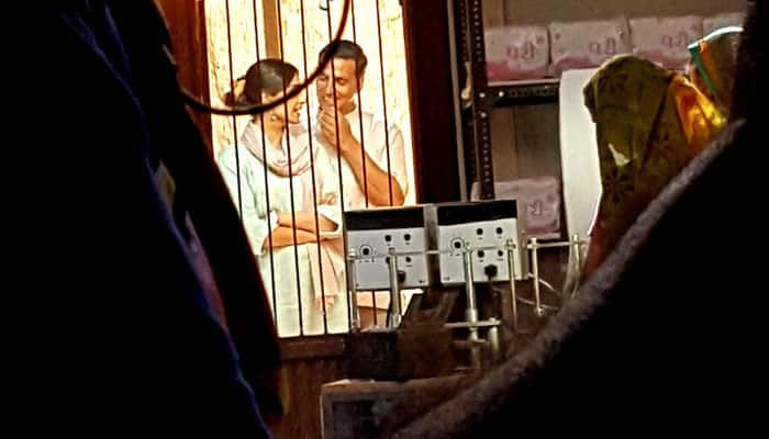 Sonam Kapoor goes de-glam for Akshay Kumar’s ‘Padman’ – See latest still