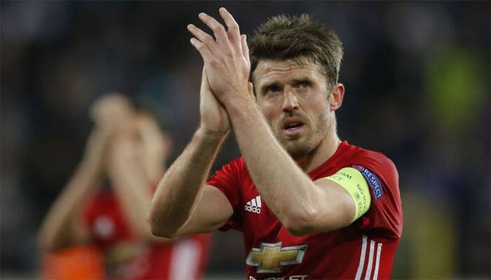 Michael Carrick says Manchester United will be &#039;giving everything&#039; to win Premier League