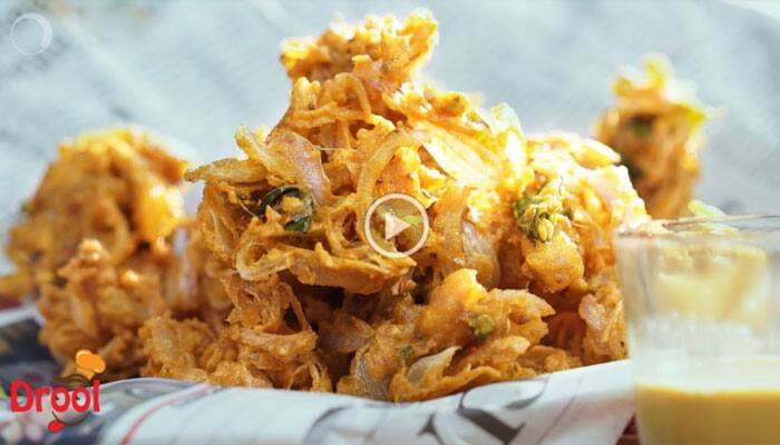 Monsoon Recipes: WATCH- How to make Crispy Onion Pakoda