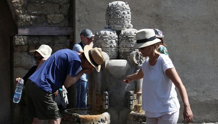 Vatican turns off fountains as Rome gasps in drought