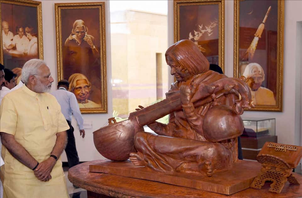 Narendra Modi unveils the statue of Dr. A.P.J. Abdul Kalam Narendra Modi unveils the statue of Dr. A.P.J. Abdul Kalam