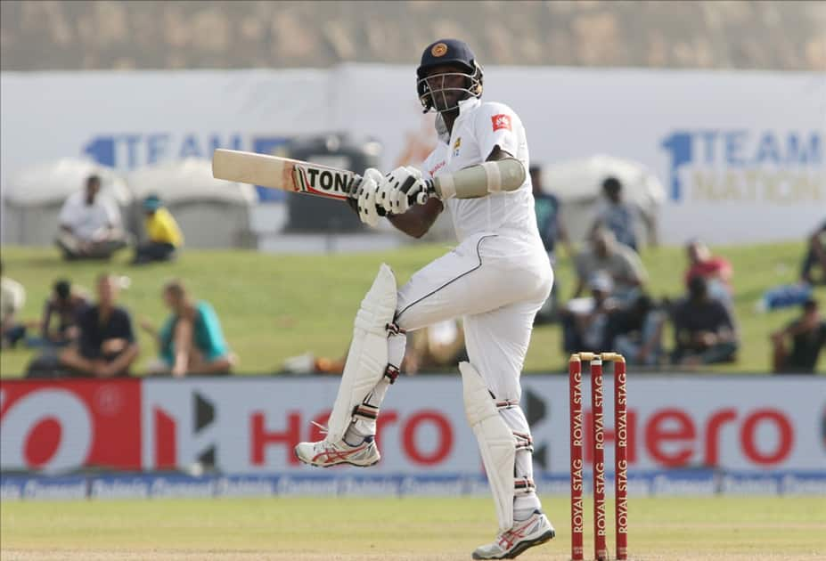 Angelo Mathews in action