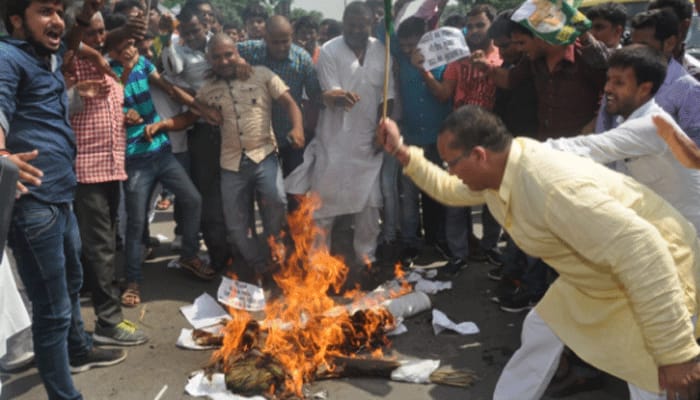 JD(U)-BJP alliance: RJD supporters hold protests, block roads across Bihar; Saran DM, SP attacked