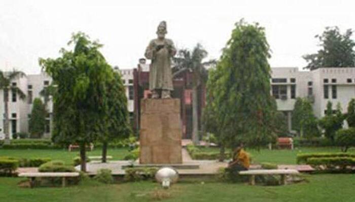 Jamia Millia Islamia&#039;s &#039;minority status&#039; an error, says MHRD; govt to withdraw support