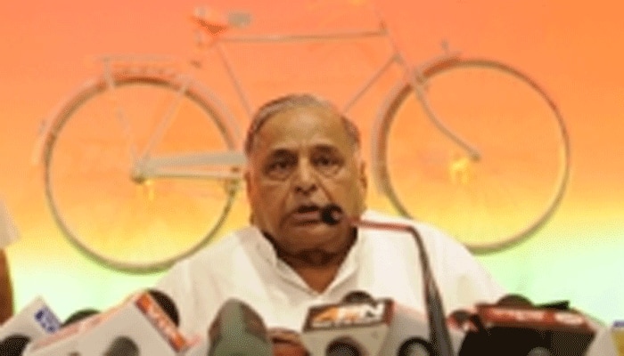 Mulayam Singh Yadav axes four Akhilesh associates from Lohia Trust