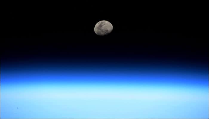 Stunner in the night sky: ISS astronaut Randy Bresnik captures the rising moon in all its glory! - See pic 