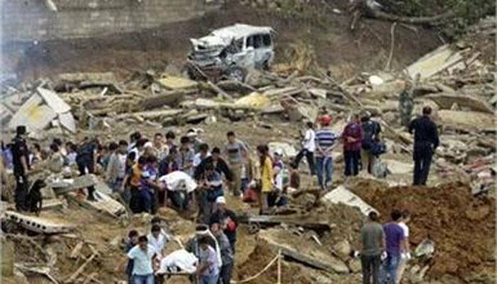 50,000 tourists evacuated after China quake