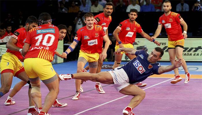 PKL 2017: Gujarat Fortunegiants defeat Delhi Dabang 29-25, stay on top Zone A table