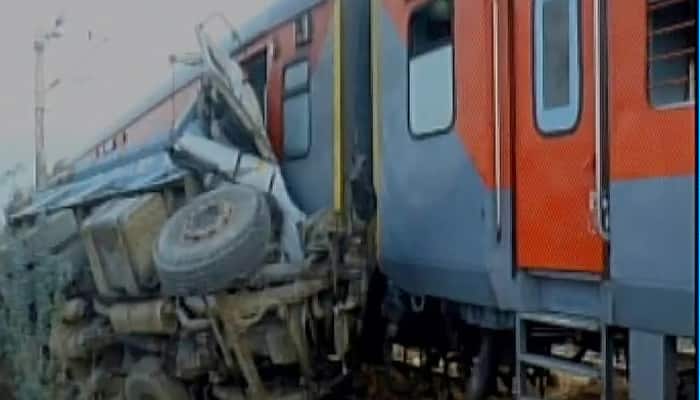 Kaifiyat Express derailment in Auraiya district – Helpline numbers