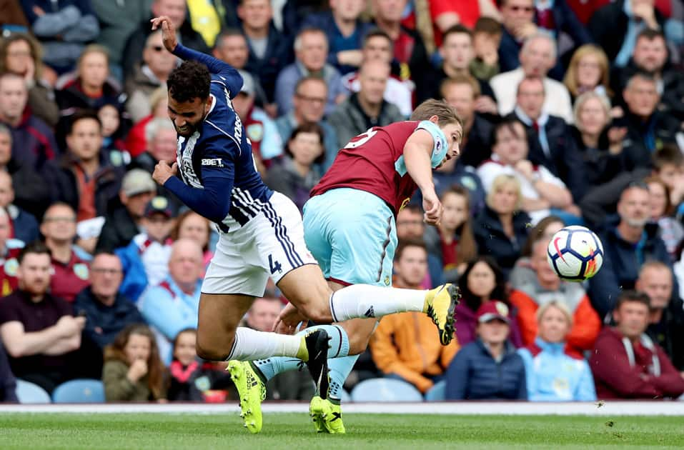 West Brom's Hal Robson-Kanu vying for ball against West Ham