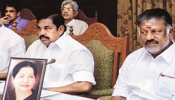 Palaniswami to meet Panneerselvam today to decide on ousting VK Sasikala, TTV Dhinakaran