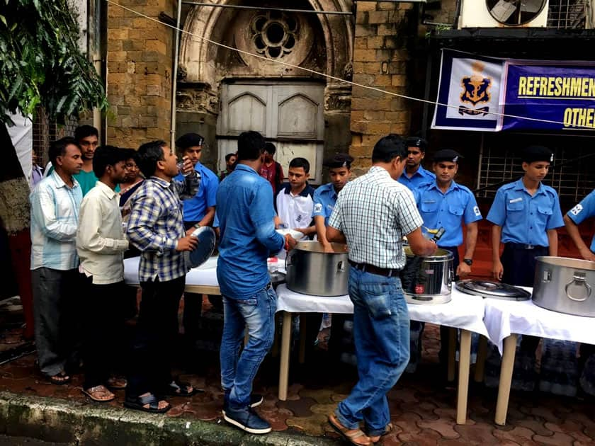 Indian Navy distributes breakfast and tea