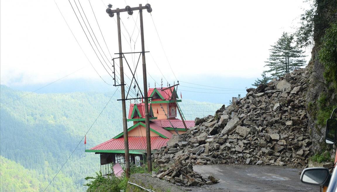 Massive landslide near Shimla buries six vehicles