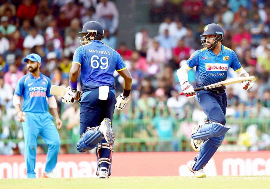 Sri Lankan batsman Lahiru Thirimanne and Angelo Mathews take a run Sri Lankan batsman Lahiru Thirimanne and Angelo Mathews take a run