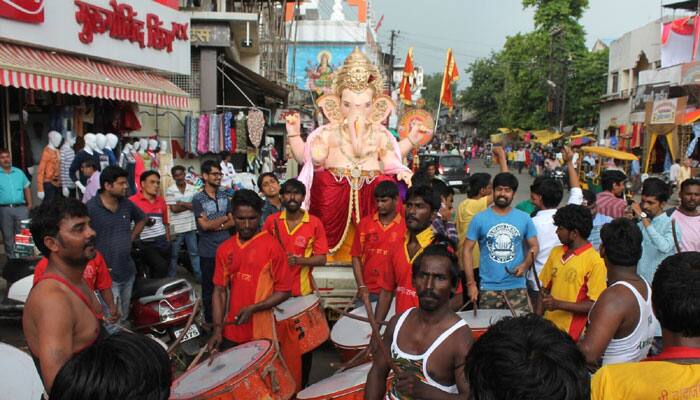 Ganesh Visarjan 2017 live: Devotees in Maharashtra bid adieu to Ganpati Bappa—Watch