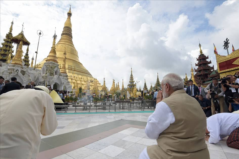 Prime Minister Narendra Modi offers prayers