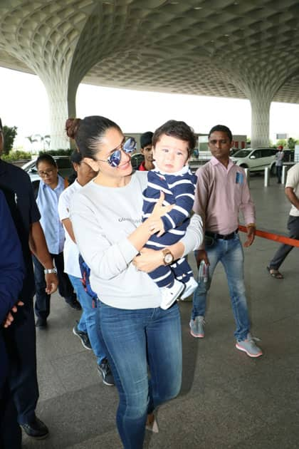 Actress Kareena Kapoor Khan along with her son Taimur spotted at Chhatrapati Shivaji Maharaj