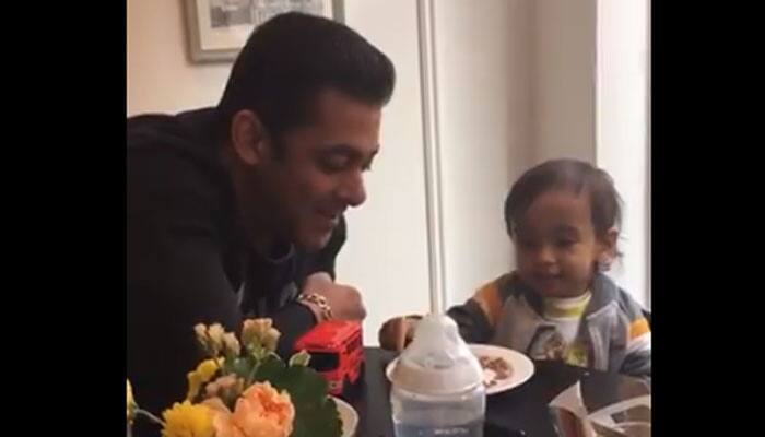 Salman Khan&#039;s video with Ahil is too cute to miss - Watch