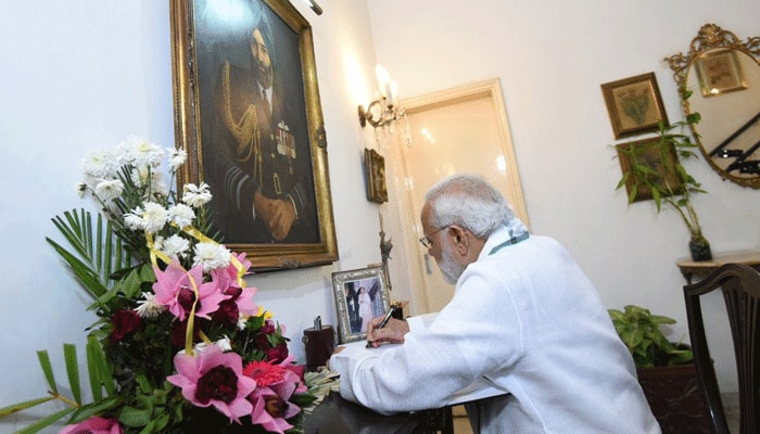 PM Narendra Modi visits Arjan Singh&#039;s residence, pays tribute to Marshal of IAF 