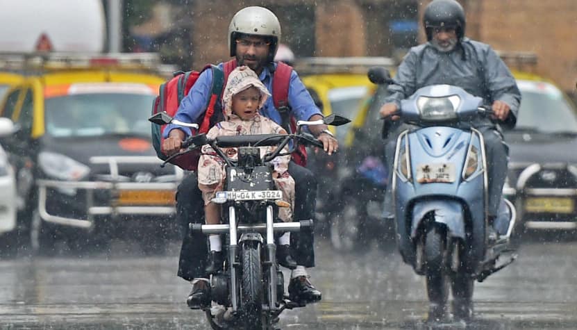 Heavy rains lash Mumbai, flight operations disrupted 