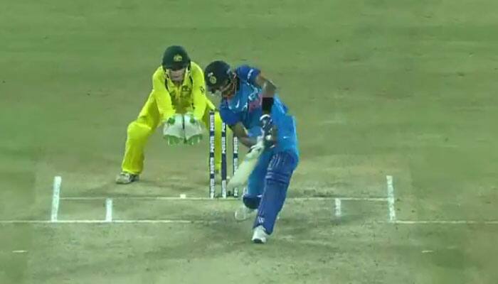 Watch: Ashton Agar gets a taste of Hardik Pandya&#039;s clean hitting