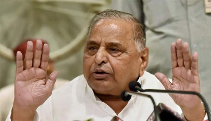 Mulayam says not floating a new party, blessings are with Akhilesh