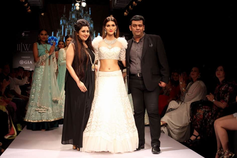 Actress Kriti Sanon along with designer Archana Kocchar during the 7th edition of India International Jewelry Week.