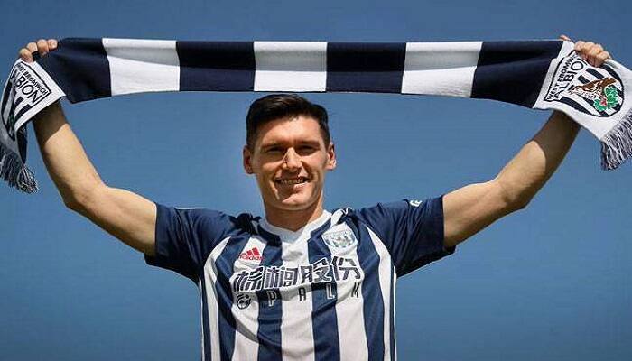 Midfielder Gareth Barry breaks EPL appearance record